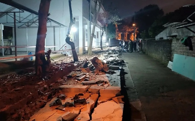 Hà Giang: Đổ tường rào trường tiểu học khiến 1 người tử vong và 3 người bị thương
