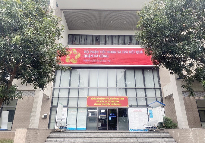 Khen thưởng thành tích trong thực hiện phong trào “Cán bộ, công chức, viên chức, người lao động thi đua thực hiện văn hóa công sở và nơi công cộng”