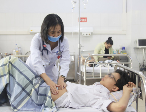 Quảng Ninh: Điều trị cho thanh niên 16 tuổi bị viêm loét dạ dày