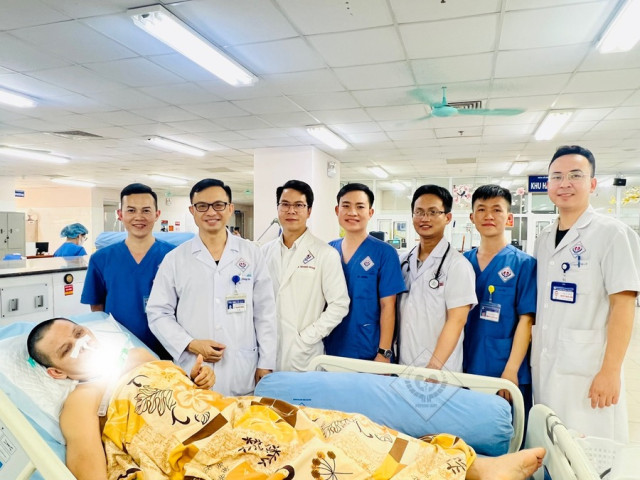 Thái Nguyên: Cấp cứu bệnh nhân với vết thương đâm vào bụng, xuyên lên ngực gây thủng gan, thủng tim, 3 lần ngừng tuần hoàn