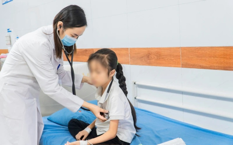 Phú Thọ: Điều trị cho bé gái 10 tuổi bị nhiễm khuẩn huyết do Mycoplasma pneumoniae