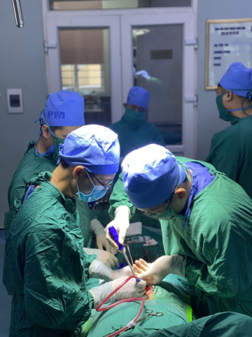 Nghệ An: Phẫu thuật thành công cho bệnh nhân đau thắt lưng do trượt đốt sống