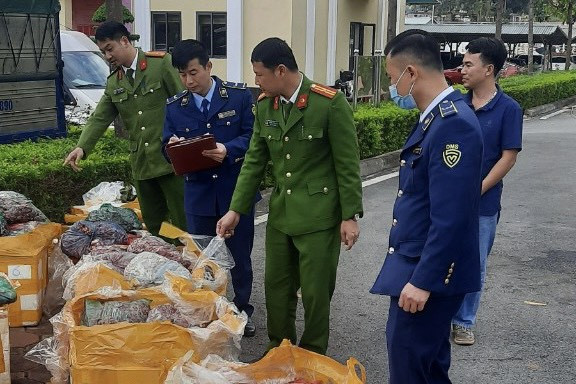 Sơn La phát hiện xe ô tô vận chuyển 1,6 tấn nội tạng động vật không rõ nguồn gốc xuất xứ