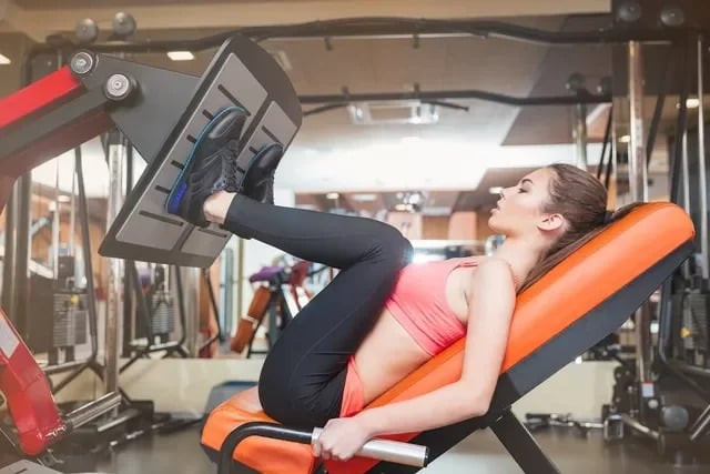 5 bài tập cơ mông nên tập tại phòng gym