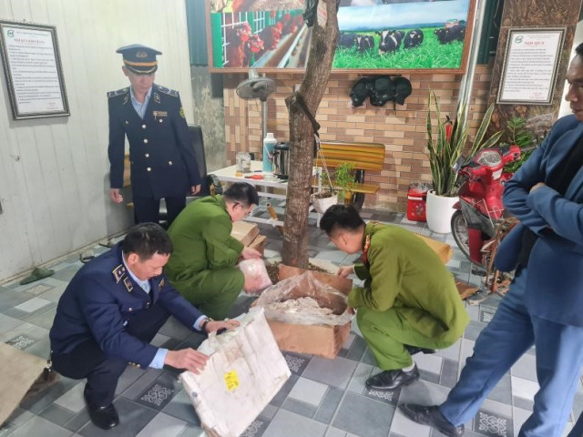Nghệ An phát hiện hơn 5 tạ sản phẩm thịt lợn không rõ nguồn gốc xuất xứ