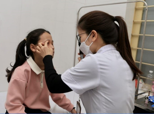 Nghệ An: Tự chế pháo bằng diêm, trẻ bị tổn thương mắt nghiêm trọng