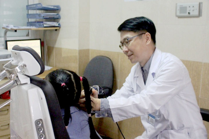 Chuyên gia khuyến cáo bị viêm tai giữa cẩn thận thủng màng nhĩ