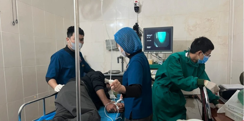 Nghệ An: Gắp con đỉa dài hơn 6 cm ra khỏi khí quản bệnh nhân