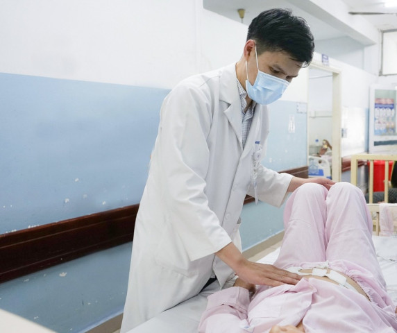 TP. Hồ Chí Minh: Cấp cứu 1 bệnh nhân bị sốt, đau bụng 2 tháng phát hiện áp-xe do hóc xương cá