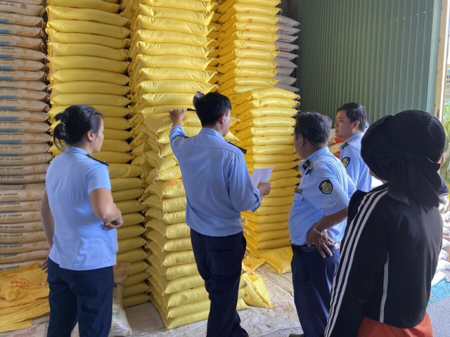 An Giang phát hiện 2 cơ sở sản xuất, kinh doanh gạo có nhiều vi phạm