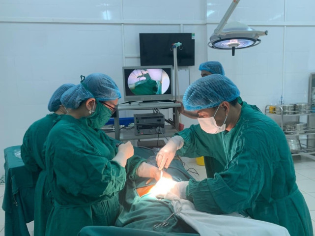 Nghệ An:  Phẫu thuật nội soi cứu sống 1 bệnh nhân bị vỡ thai ngoài tử cung