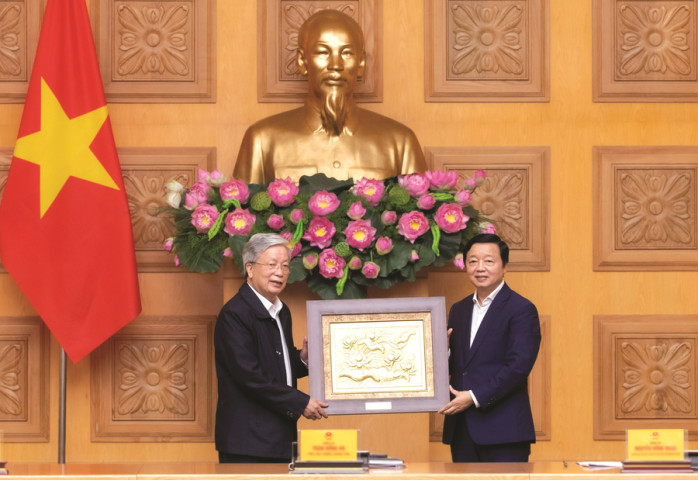 Phát huy tinh thần tự nguyện, trách nhiệm, phấn đấu lập nhiều thành tích góp phần xứng đáng vào  công cuộc xây dựng và bảo vệ Tổ quốc