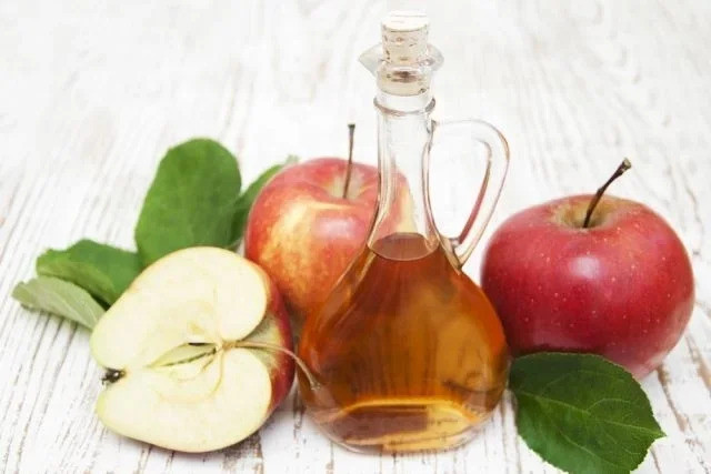 Cách sử dụng giấm táo để kiểm soát gàu