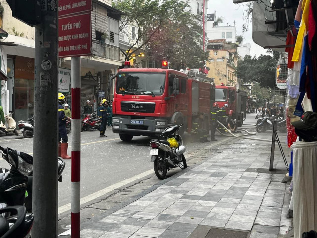 Hà Nội: Kịp thời dập tắt đám cháy trong ngôi nhà không có người tại quận Hoàn Kiếm