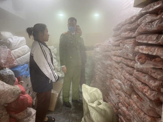 Hà Nội phát hiện kho thực phẩm chứa hơn 6 tấn mỡ bò, óc lợn không rõ nguồn gốc xuất xứ