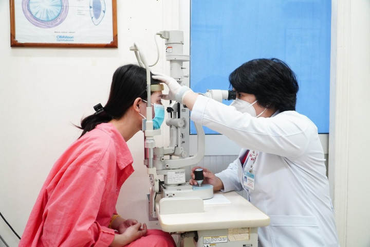 TP. Hồ Chí Minh: Điều trị cho cô gái 17 tuổi biến chứng mất thị lực mắt trái sau khi tiêm filler vào môi, cằm, mũi