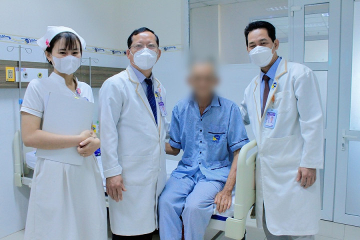 Long An: Phẫu thuật cấp cứu bệnh nhân 71 tuổi bị viêm phúc mạc nguy kịch do thủng tạng rỗng do u ruột