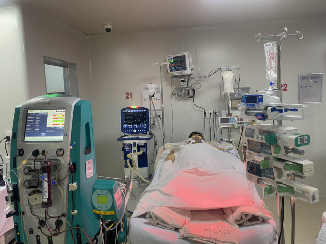 TP. Hồ Chí Minh: Điều trị thành công cho nam thanh niên 21 tuổi bị sốt xuất huyết Dengue nặng, thiếu máu tán huyết, suy đa cơ quan