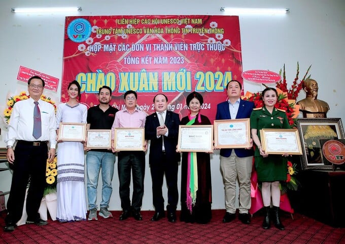 Trung tâm UNESCO Văn hoá và Thông tin truyền thông họp mặt tổng kết năm 2023 và chào Xuân 2024