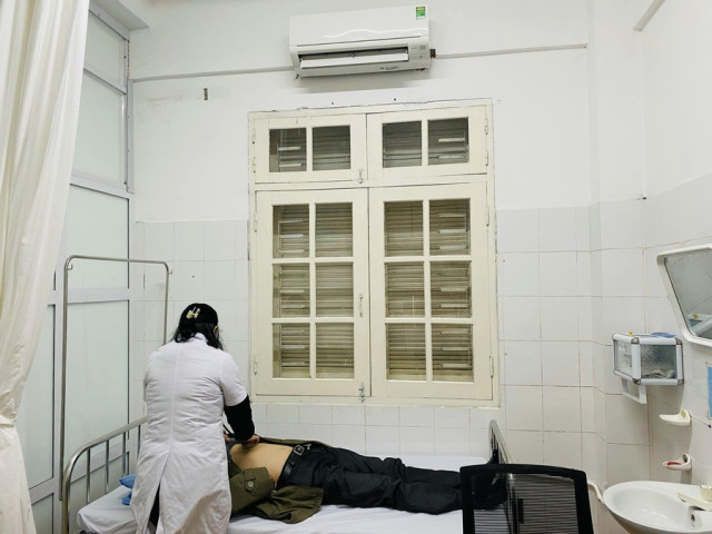 Phòng bệnh viêm phổi mùa lạnh ở người cao tuổi