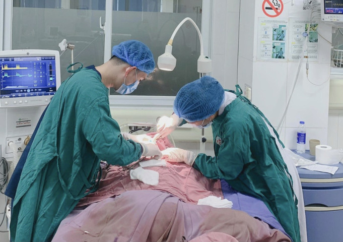 Quảng Ninh: Phẫu thuật mở khí quản cho bệnh nhân 77 tuổi bị khó thở, hen phế quản