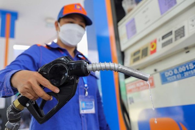 Thủ tướng Chính phủ yêu cầu bảo đảm cung ứng đủ xăng dầu dịp Tết