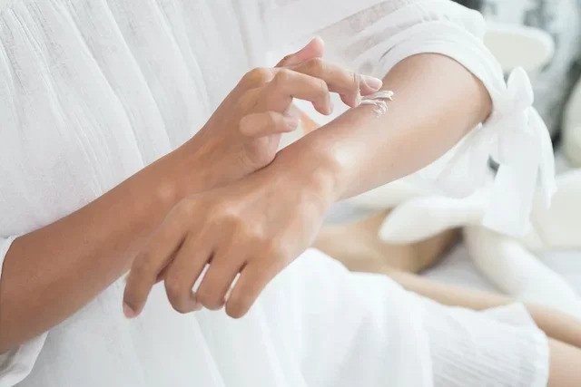 Triệu chứng, nguyên nhân, cách điều trị dị ứng ánh nắng mặt trời