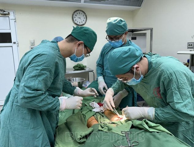 Quảng Ninh: Phẫu thuật cho nữ bệnh nhân cấy chỉ trị giảm đau bị nhiễm trùng