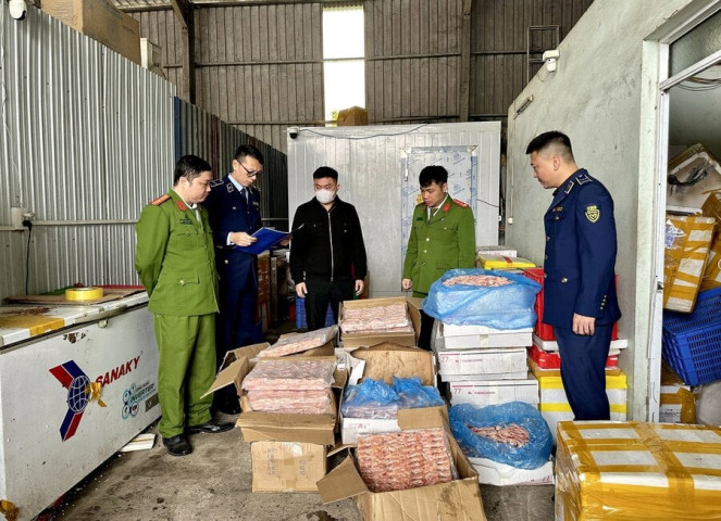 Thái Nguyên phát hiện 520 kg chân gà nhập lậu