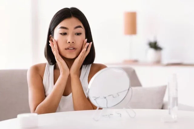 6 mẹo se khít lỗ chân lông trên khuôn mặt đón Tết xinh xắn
