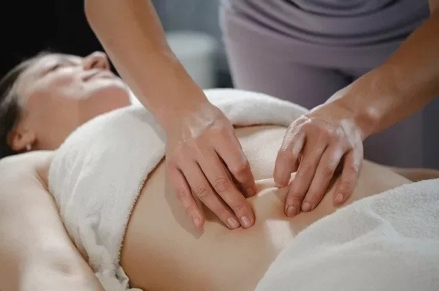 Massage bụng giúp giảm cân