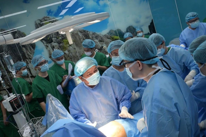 Các y bác sĩ thực hiện thành công ca ghép phổi cho cô gái 21 tuổi vào đúng ngày 30 Tết Nguyên Đán năm 2024