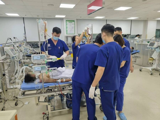 Cấp cứu bệnh nhân 75 tuổi ngừng tim do nhồi máu phổi, suy hô hấp cấp