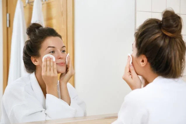 Lợi ích của serum nước muối trên mặt