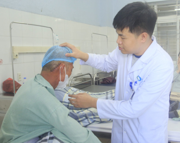 Quảng Ninh: Thực hiện thành công phẫu thuật vi phẫu cắt u vùng góc cầu tiểu não phải, giải ép thần kinh V