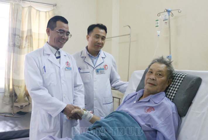 Quảng Ninh: Phẫu thuật cứu sống bệnh nhân 69 tuổi bị phình vỡ động mạch chủ