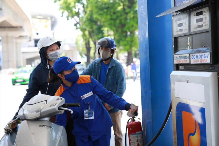 Giá xăng tăng, giá dầu giảm từ 15h chiều hôm nay ngày 29/2