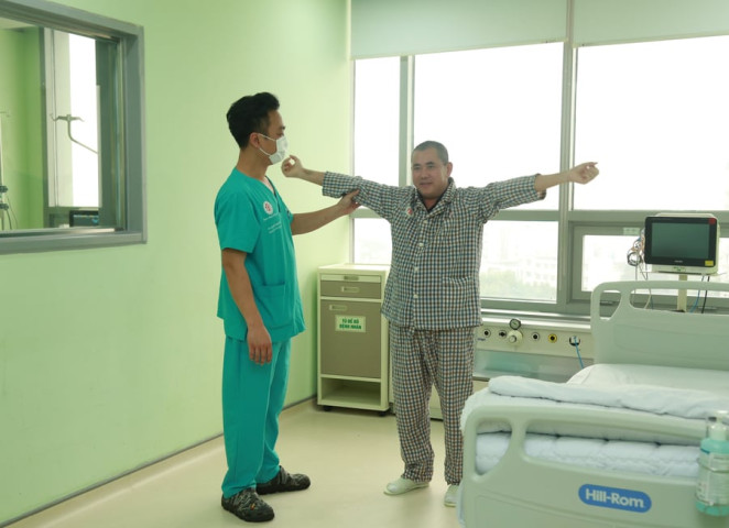 Bệnh nhân được ghép tim tại Bệnh viện Trung ương Quân đội 108 trong cuộc đại phẫu chiều 30 Tết đã được ra viện