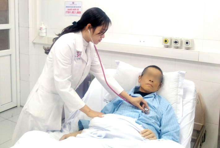 Quảng Ninh: Cấp cứu kịp thời bệnh nhân người nước ngoài bị sốc mất máu do xuất huyết tiêu hóa, có tiền sử ung thư gan