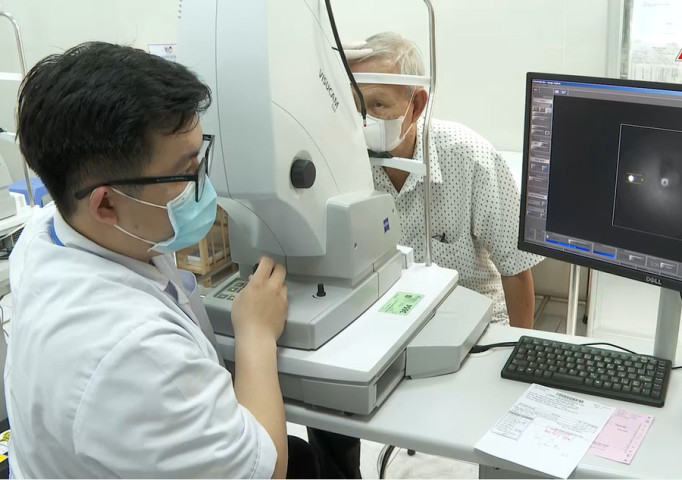 Bệnh viện Mắt TP. Hồ Chí Minh tổ chức tầm soát miễn phí bệnh glôcôm trong cộng đồng bằng công nghệ AI