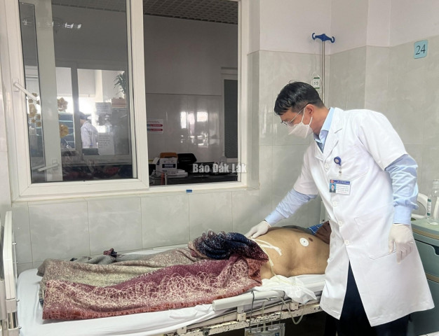 Đắk Lắk phẫu thuật nối thành công dương vật bị cắt đứt lìa cho bệnh nhân 79 tuổi