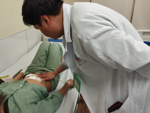 Hà Nội: Cấp cứu gắp thành công dị vật là 1 chiếc ghim dài 2 cm ra khỏi đường tiêu hóa cho người bệnh