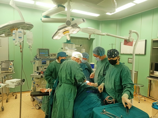 Vũng Tàu: Phẫu thuật cứu sống 1 bệnh nhân bị đâm thủng tâm nhĩ phải, đâm thủng đỉnh phổi trong tình trạng nguy kịch