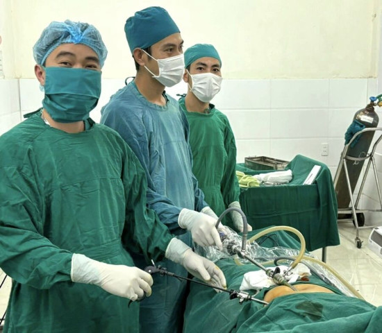 Quảng Bình: Mua thuốc trên mạng điều trị khớp, người bệnh nhập viện trong tình trạng đau bụng dữ dội