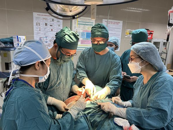 Phú Yên: Phẫu thuật cấp cứu 1 học sinh 15 tuổi bị dao đâm đứt động mạch dưới đòn
