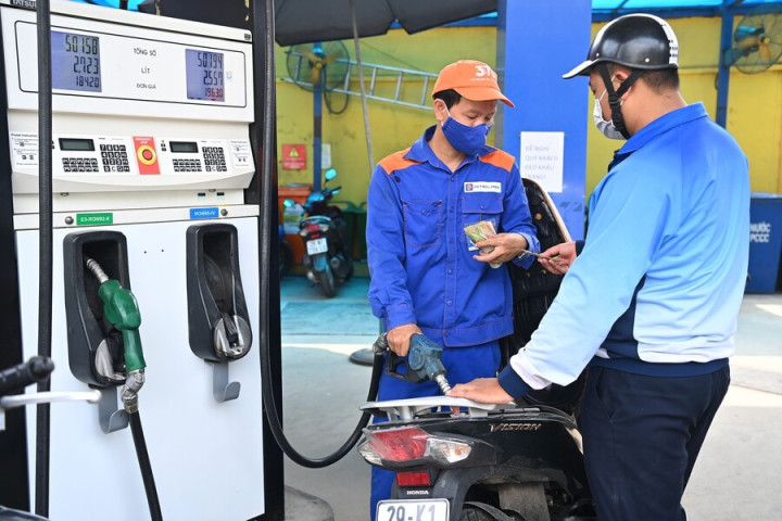 Giá xăng RON95 tăng vượt 24.000 đồng/lít từ 15h chiều hôm nay ngày 21/3