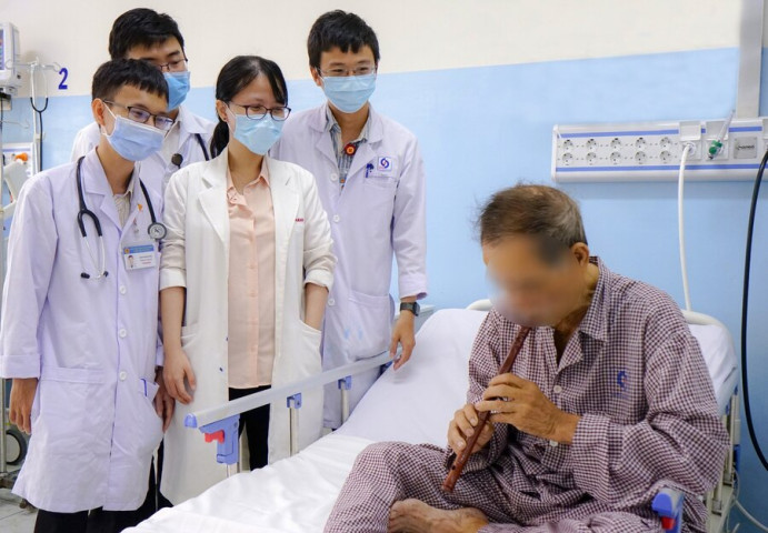 TP. Hồ Chí Minh: Điều trị thành công cho người bệnh 76 tuổi bị nhồi máu cơ tim cấp, ngưng tim ngoại viện