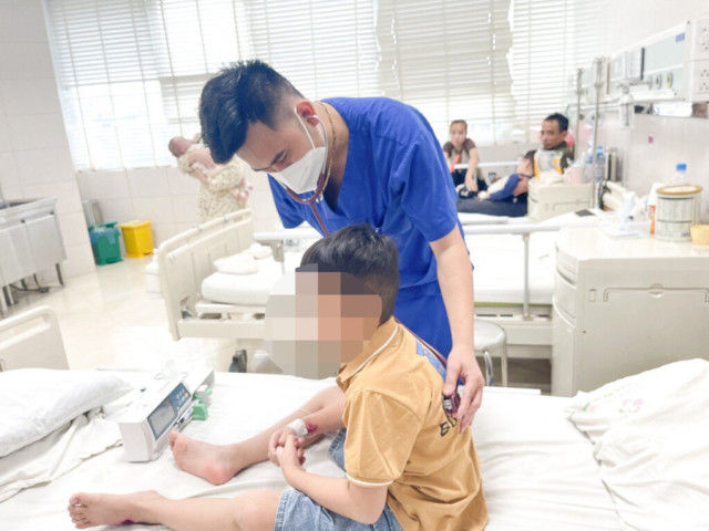 Phú Thọ: Điều trị thành công 1 trường hợp bé trai 7 tuổi bị nhồi máu não, liệt tứ chi