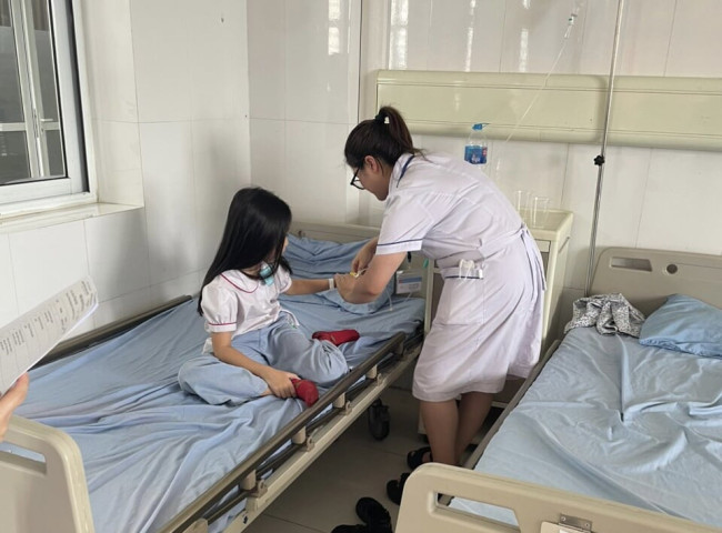 Quảng Ninh: Sức khỏe của 33 học sinh tiểu học nghi ngộ độc thực phẩm đã ổn định