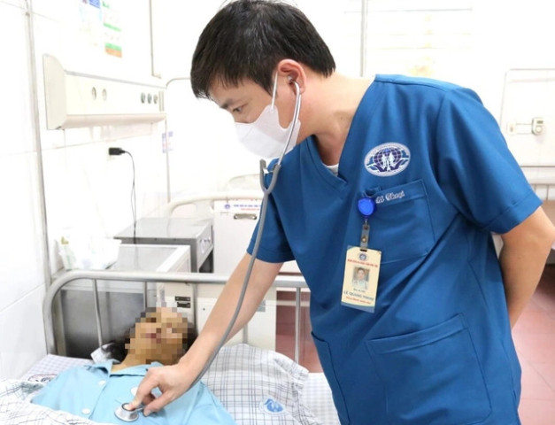Phú Thọ: Điều trị cho người bệnh bị suy gan do lạm dụng thuốc nam chữa bệnh